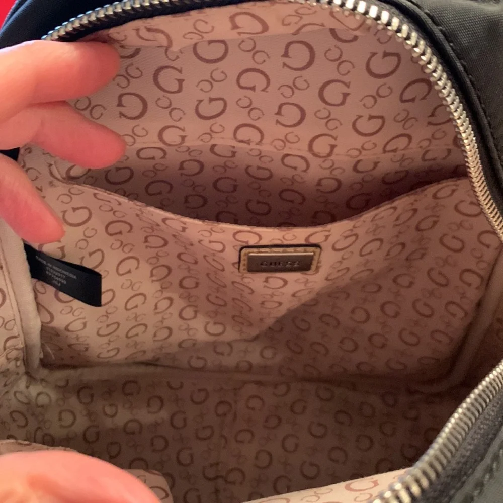 GUESS BACKPACK 🎒 - Picture 3 of 6